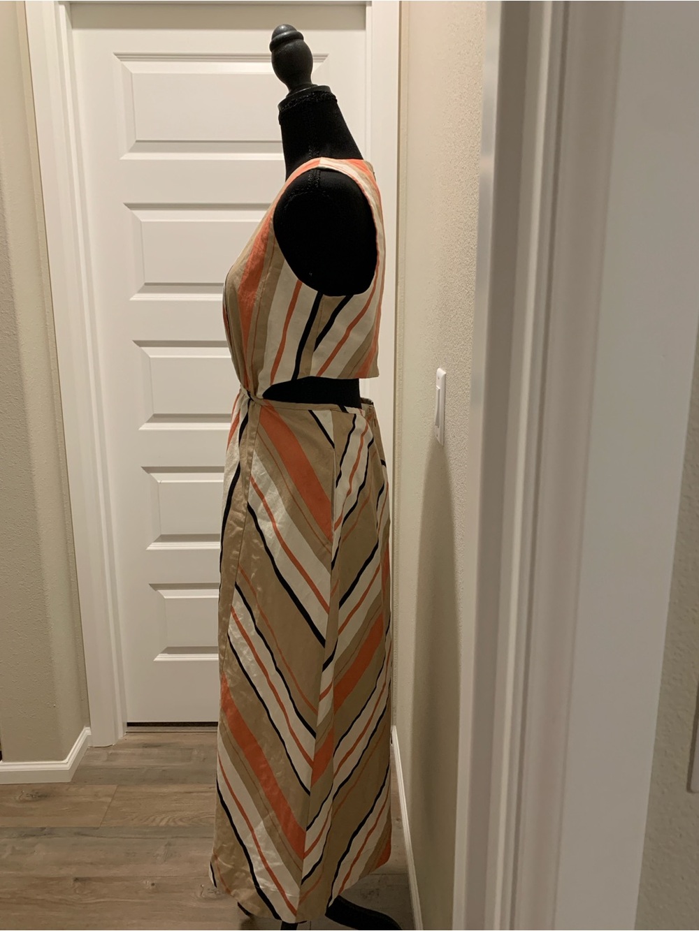 Banana Republic Linen-Blend Cut-Out Midi Dress (Size 4) - Picture 4 of 6